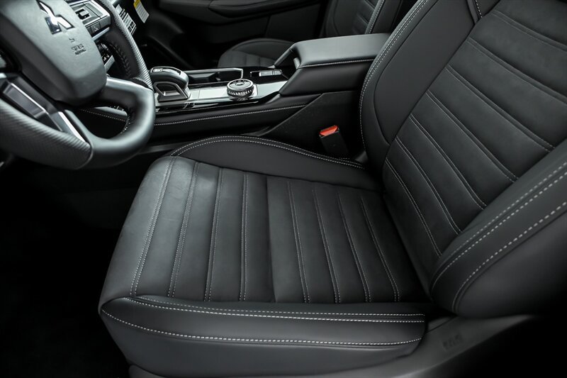 New 2026 Mitsubishi Outlander LE FWD image 13
