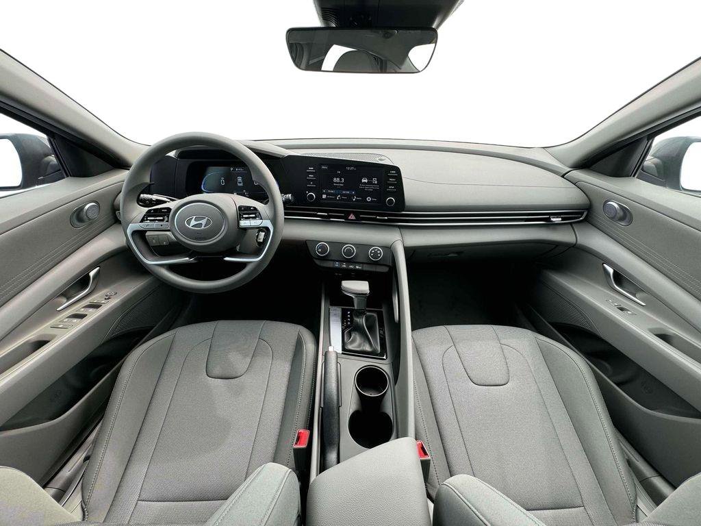 New 2025 Hyundai Elantra SE image 13