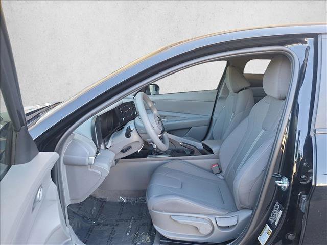 Used 2023 Hyundai Elantra SE image 10