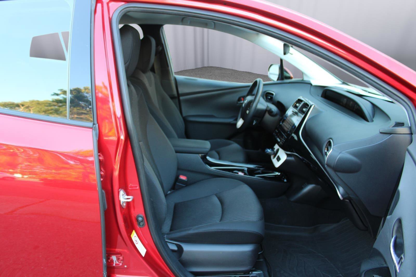 Used 2018 Toyota Prius Prime Plus image 34