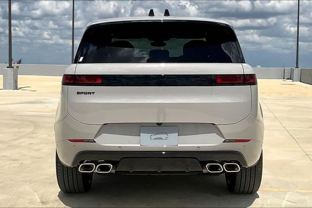 New 2025 Land Rover Range Rover Sport Dynamic SE image 4