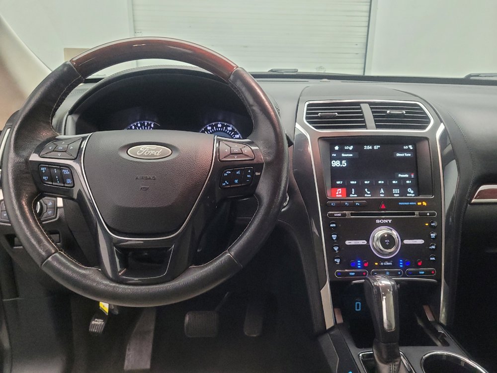 Used 2018 Ford Explorer Platinum AWD/4WD image 22