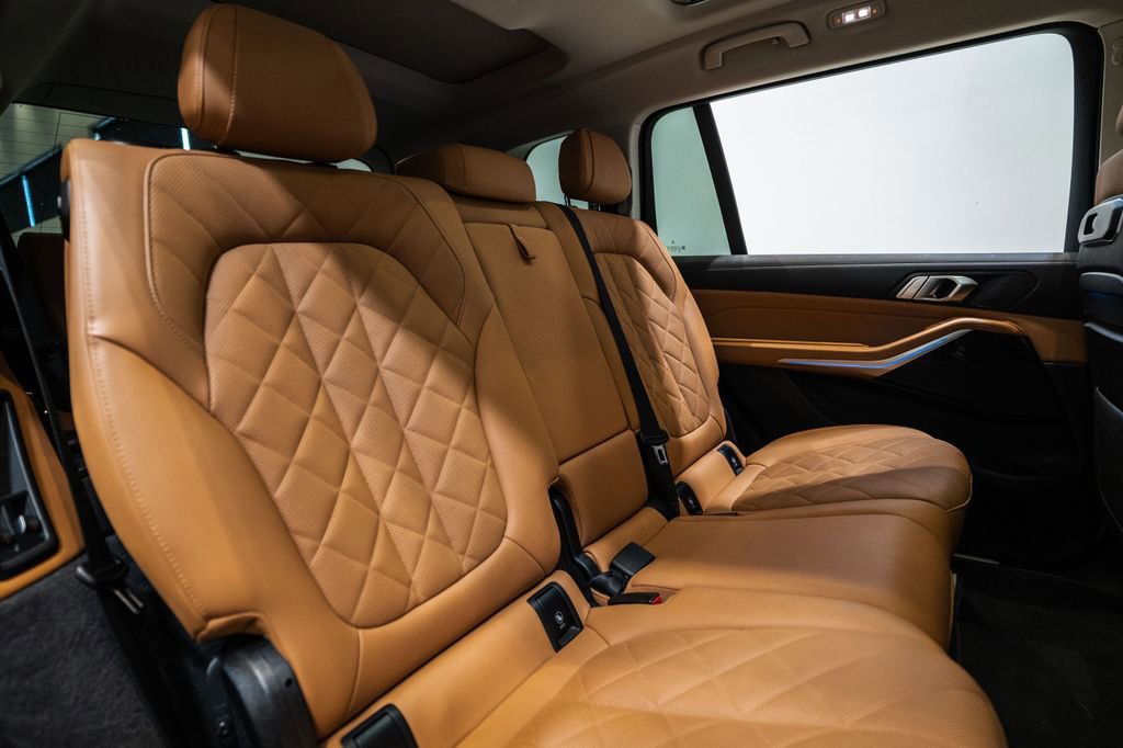 Used 2024 BMW X7 xDrive40i w/ Parking Assistance Package image 36