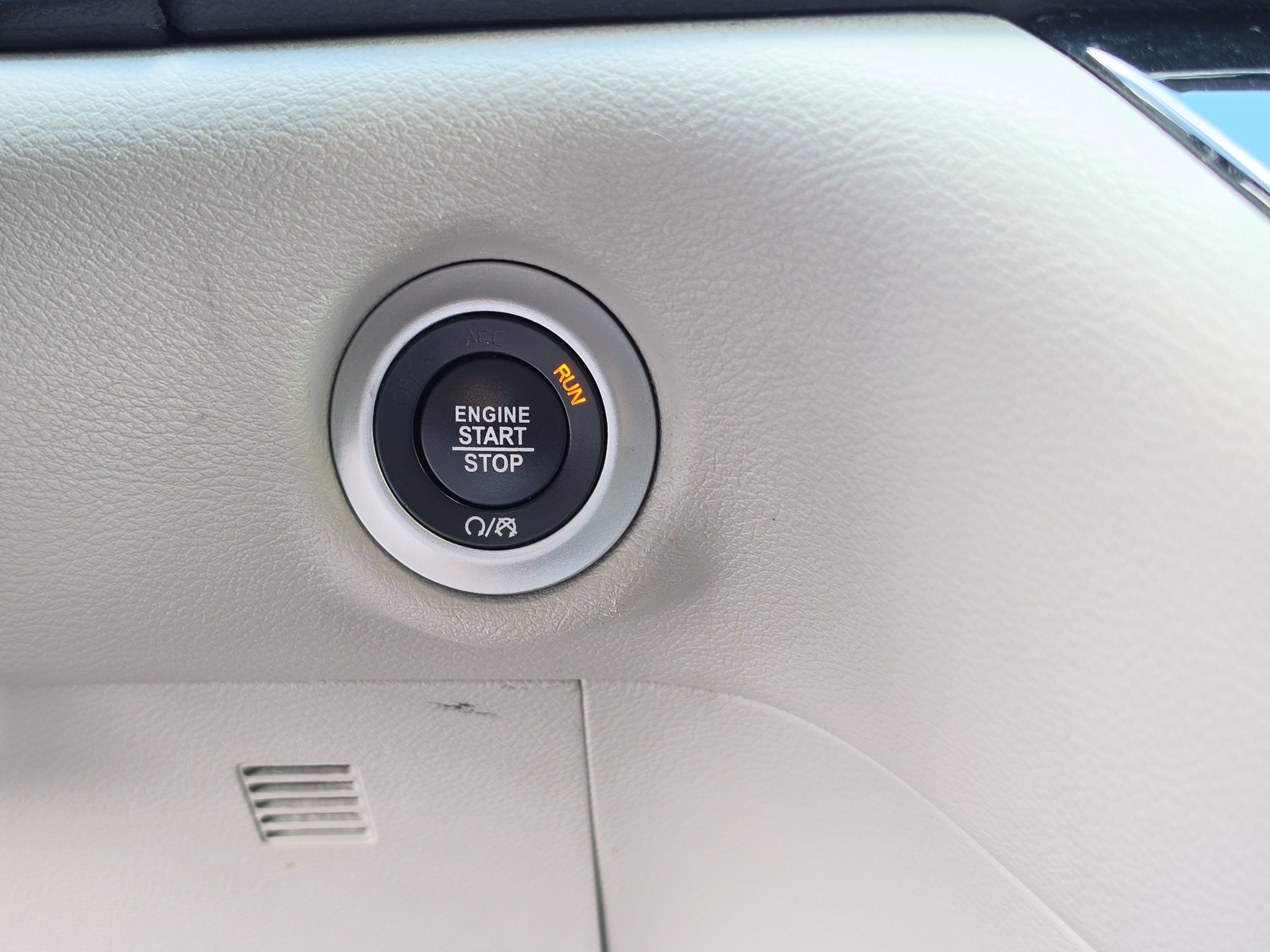 Used 2023 Chrysler Pacifica Touring-L FWD image 28
