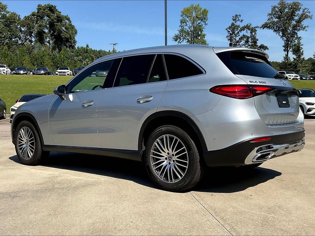 Used 2026 Mercedes-Benz GLC 300 image 3