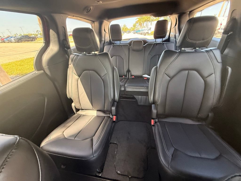 New 2026 Chrysler Pacifica Select FWD image 23