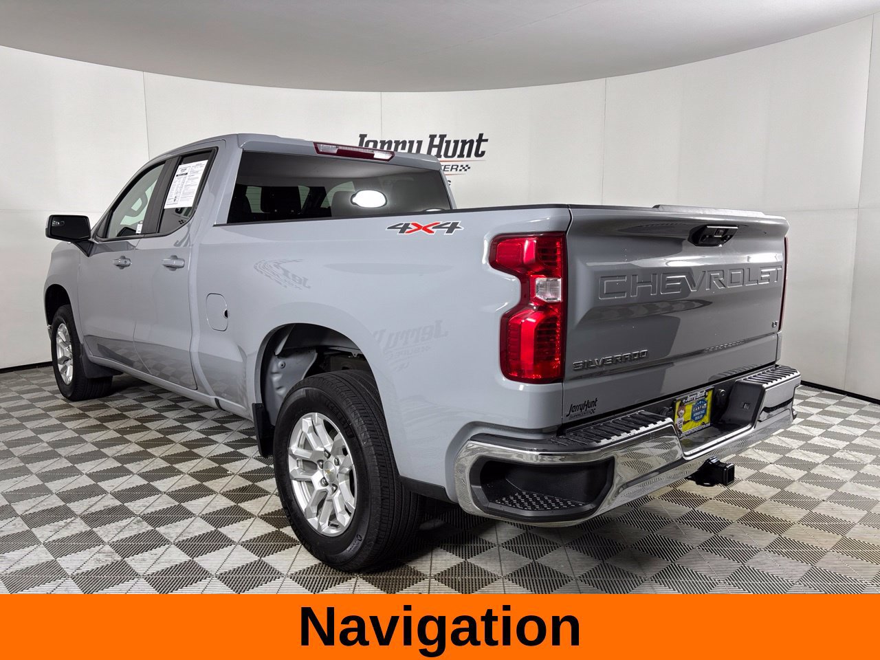 Used 2024 Chevrolet Silverado 1500 LT AWD/4WD image 9