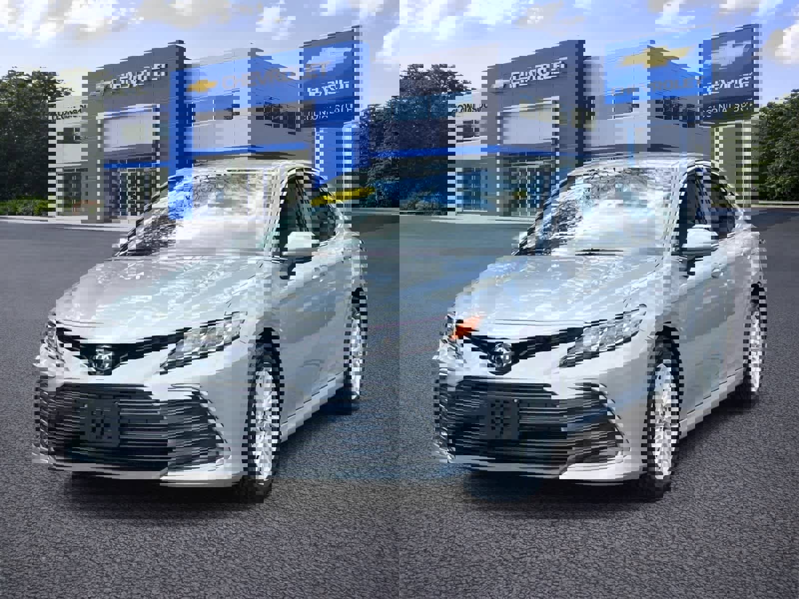 Used 2022 Toyota Camry LE image 2