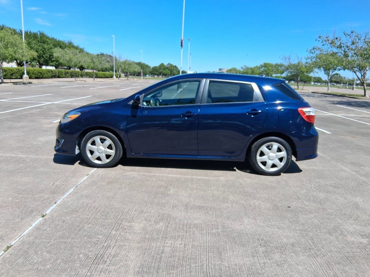 Used 2009 Toyota Matrix S FWD image 3