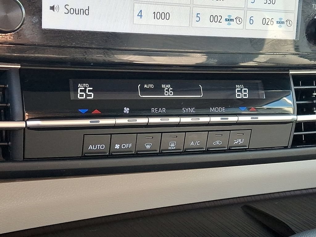 Used 2024 Toyota Sienna LE FWD image 19