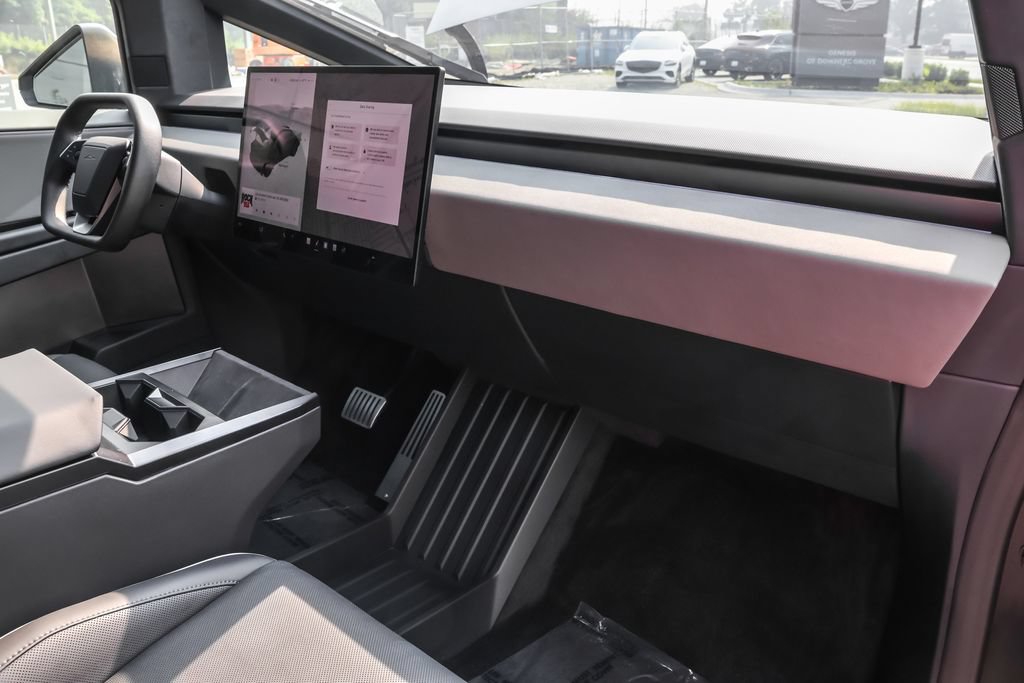 Used 2024 Tesla Cybertruck AWD Crew Cab image 31