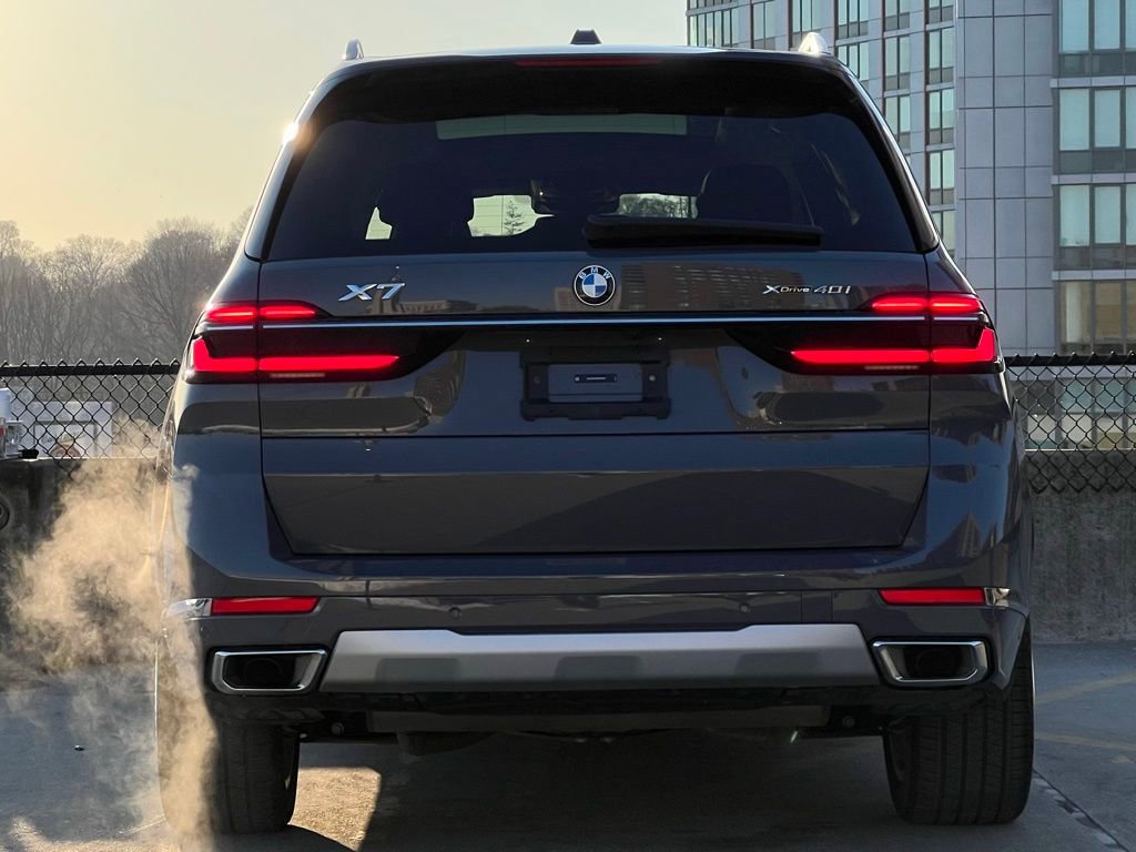 Used 2024 BMW X7 xDrive40i w/ Premium Package image 5