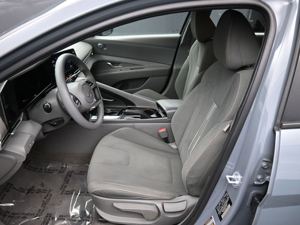 Certified 2022 Hyundai Elantra SEL w/ Cargo Package image 18