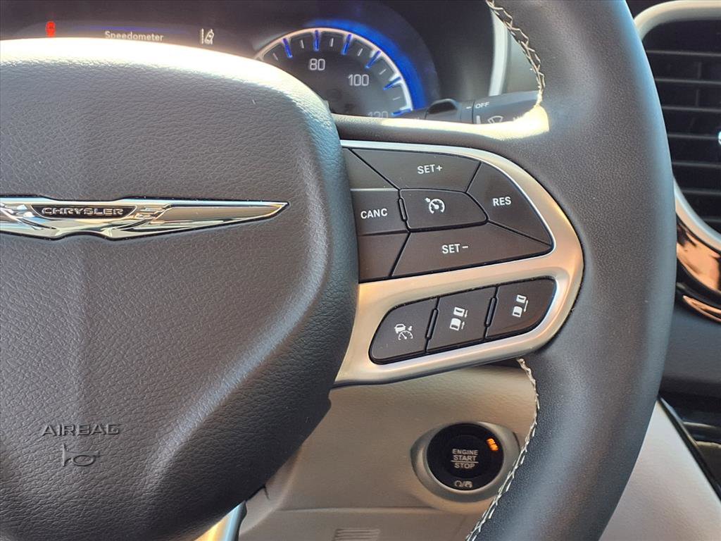 Used 2024 Chrysler Pacifica Touring-L image 17