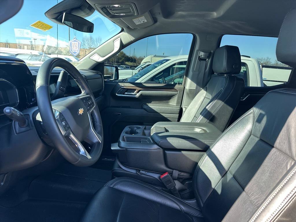 Used 2023 Chevrolet Silverado 1500 LT image 2