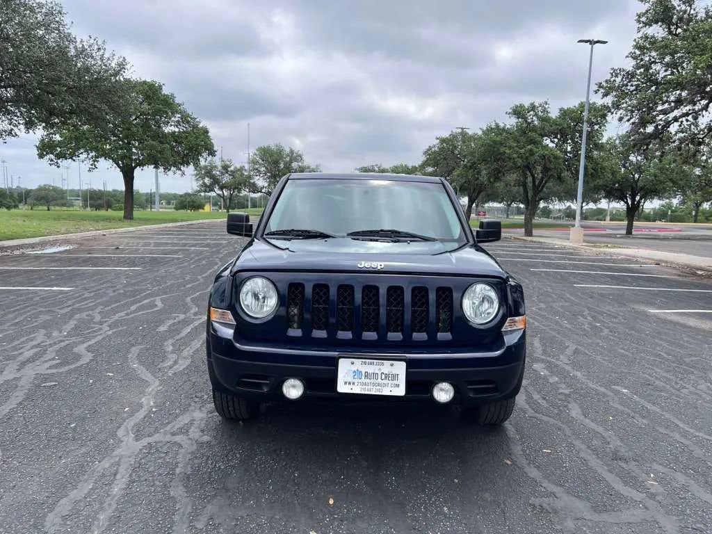Used 2017 Jeep Patriot Latitude FWD image 2