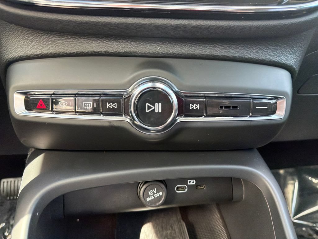Used 2023 Volvo XC40 B5 Plus w/ Driver Assist Package AWD/4WD image 26