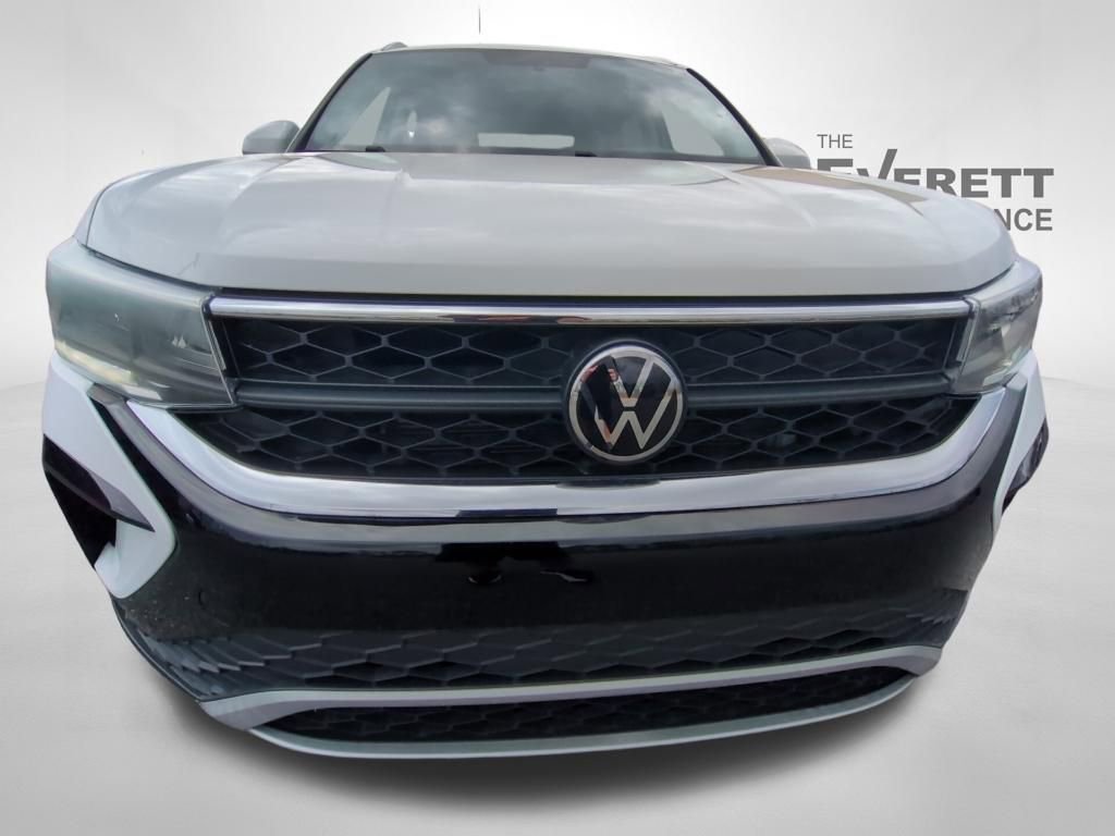 Used 2022 Volkswagen Taos SE image 2