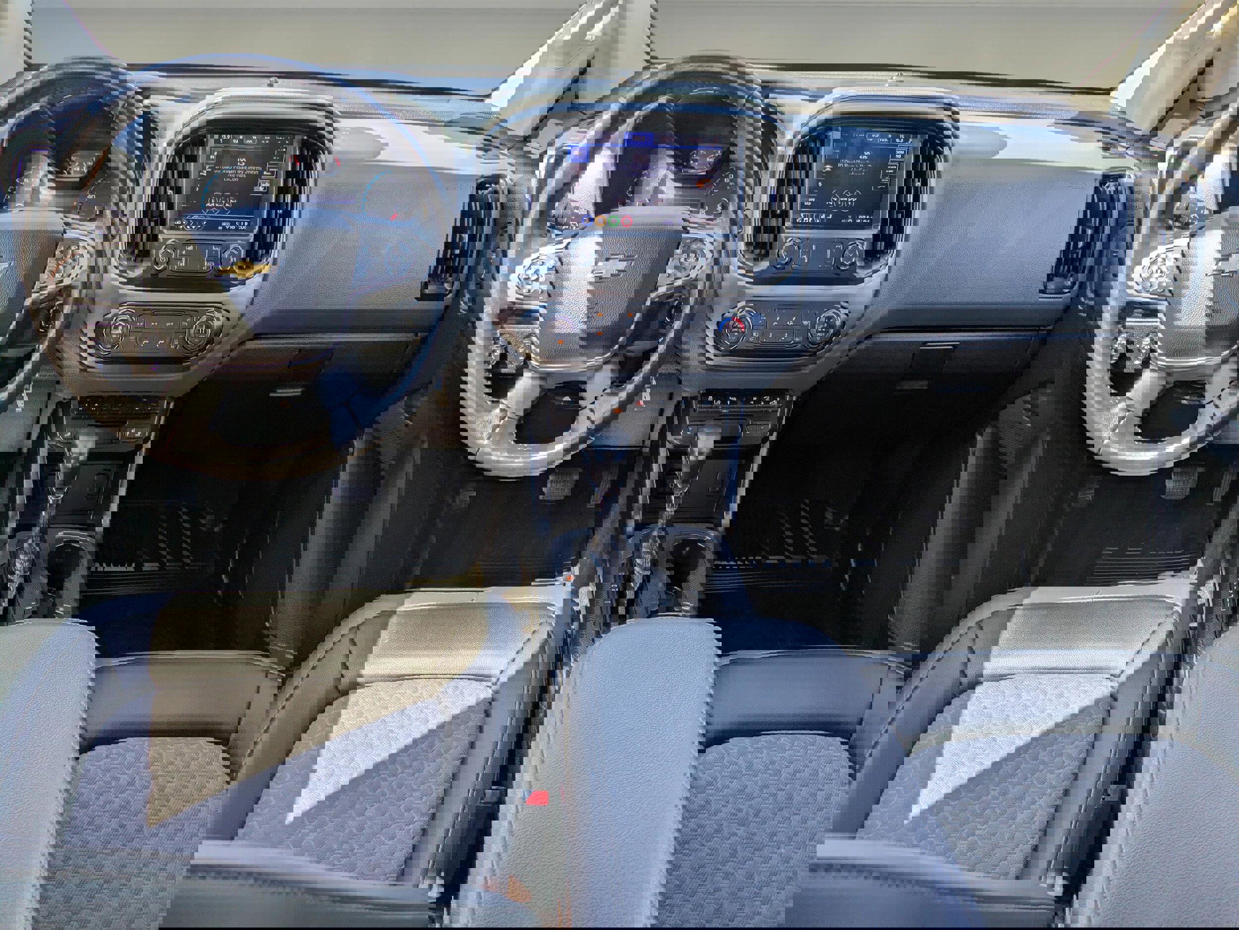 Used 2022 Chevrolet Colorado Z71 w/ Safety Package image 13