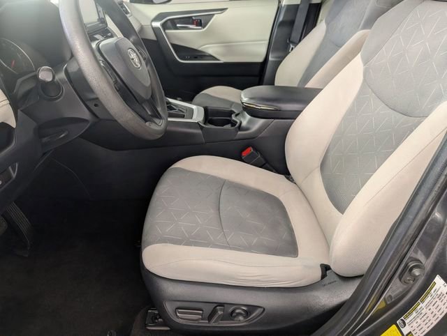 Used 2020 Toyota RAV4 XLE FWD image 12