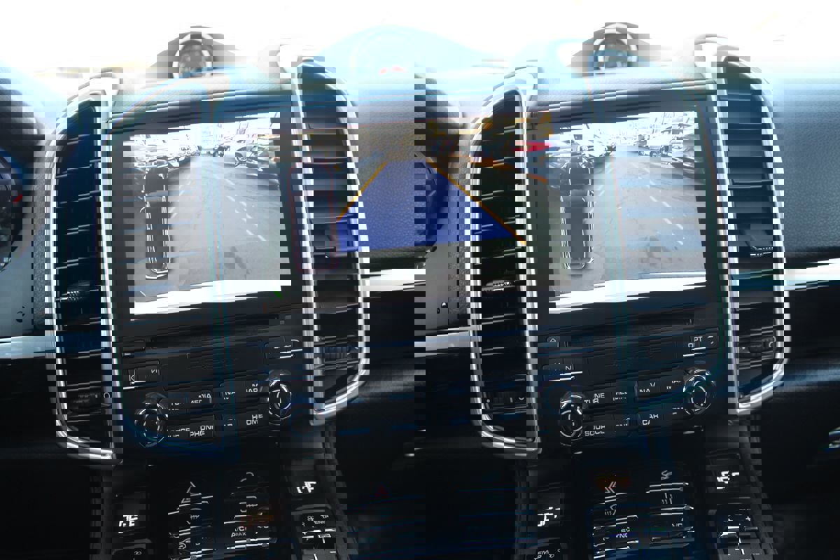 Used 2018 Porsche Cayenne Platinum Edition image 34