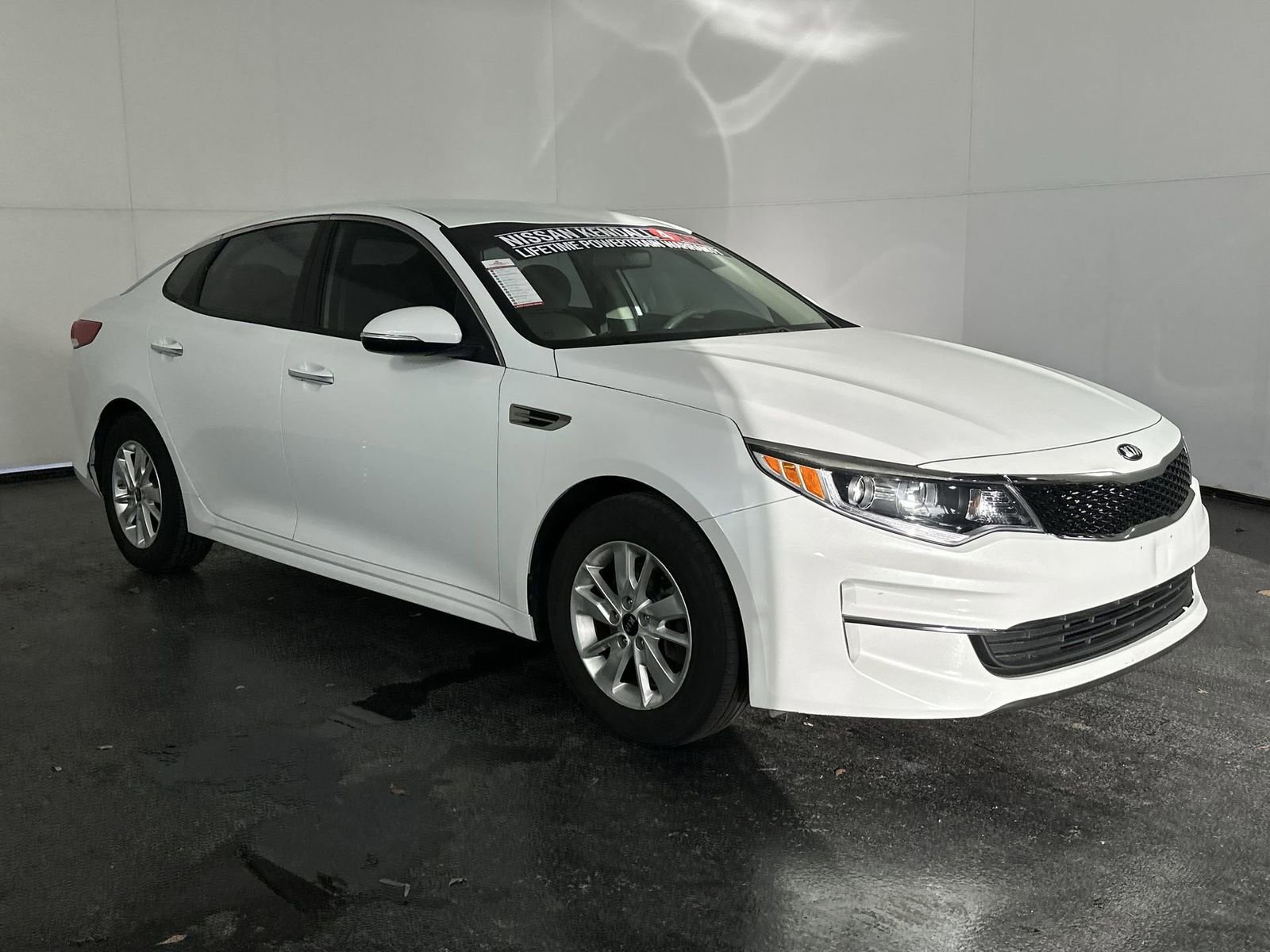 Used 2017 Kia Optima LX image 3