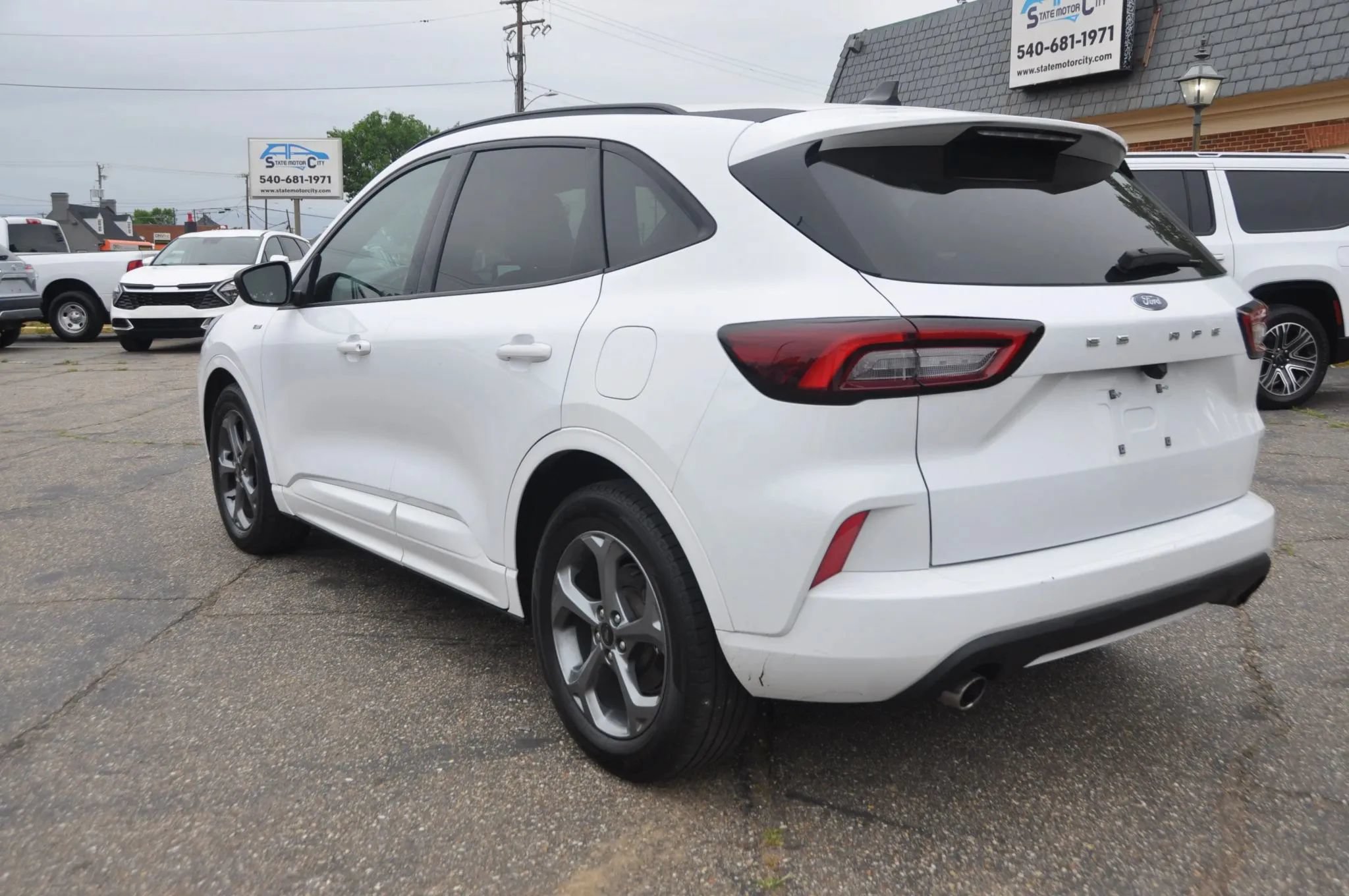 Used 2023 Ford Escape ST-Line FWD image 5