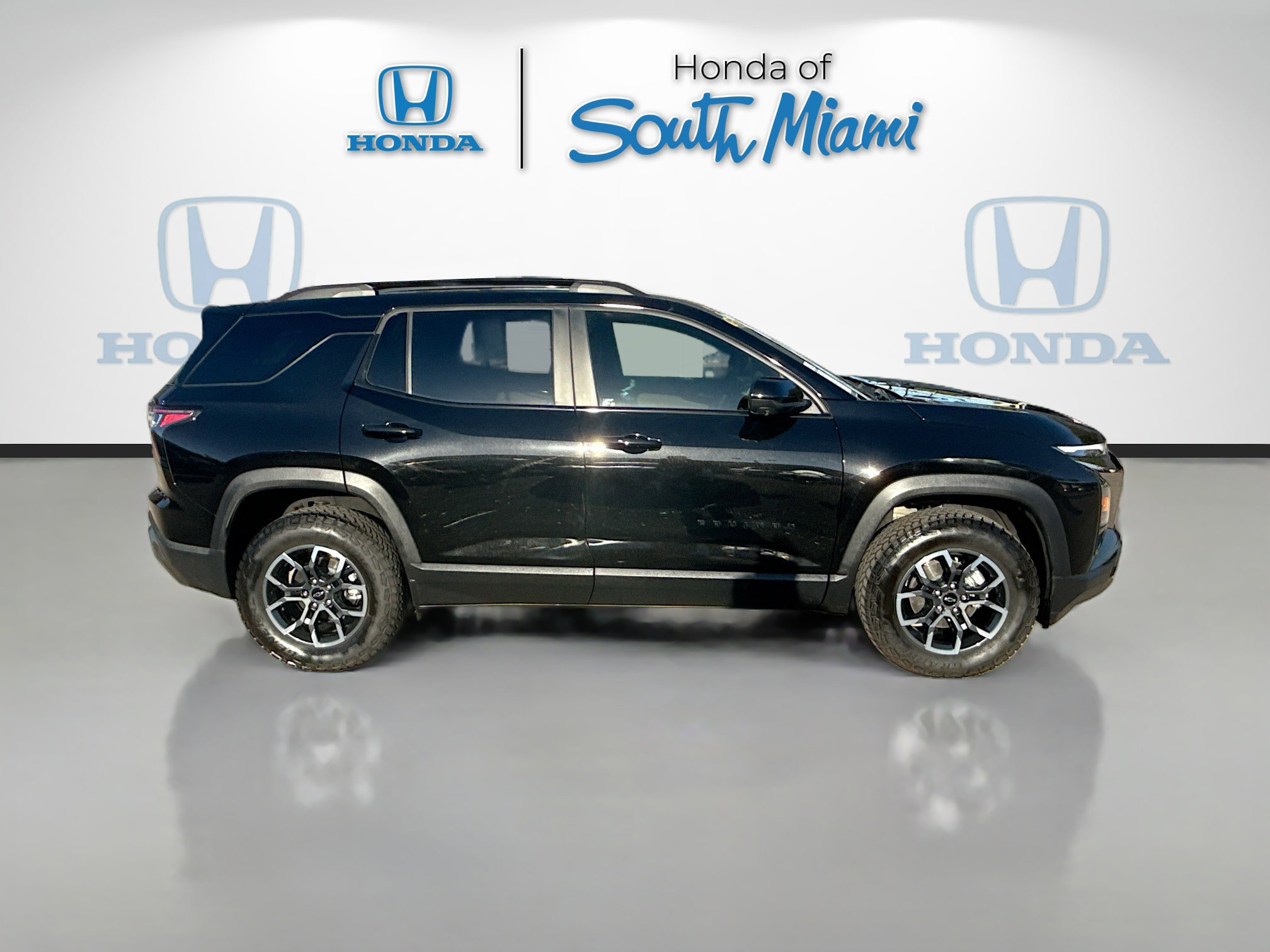 Used 2025 Chevrolet Equinox ACTIV w/ Safety and Technology Package image 8