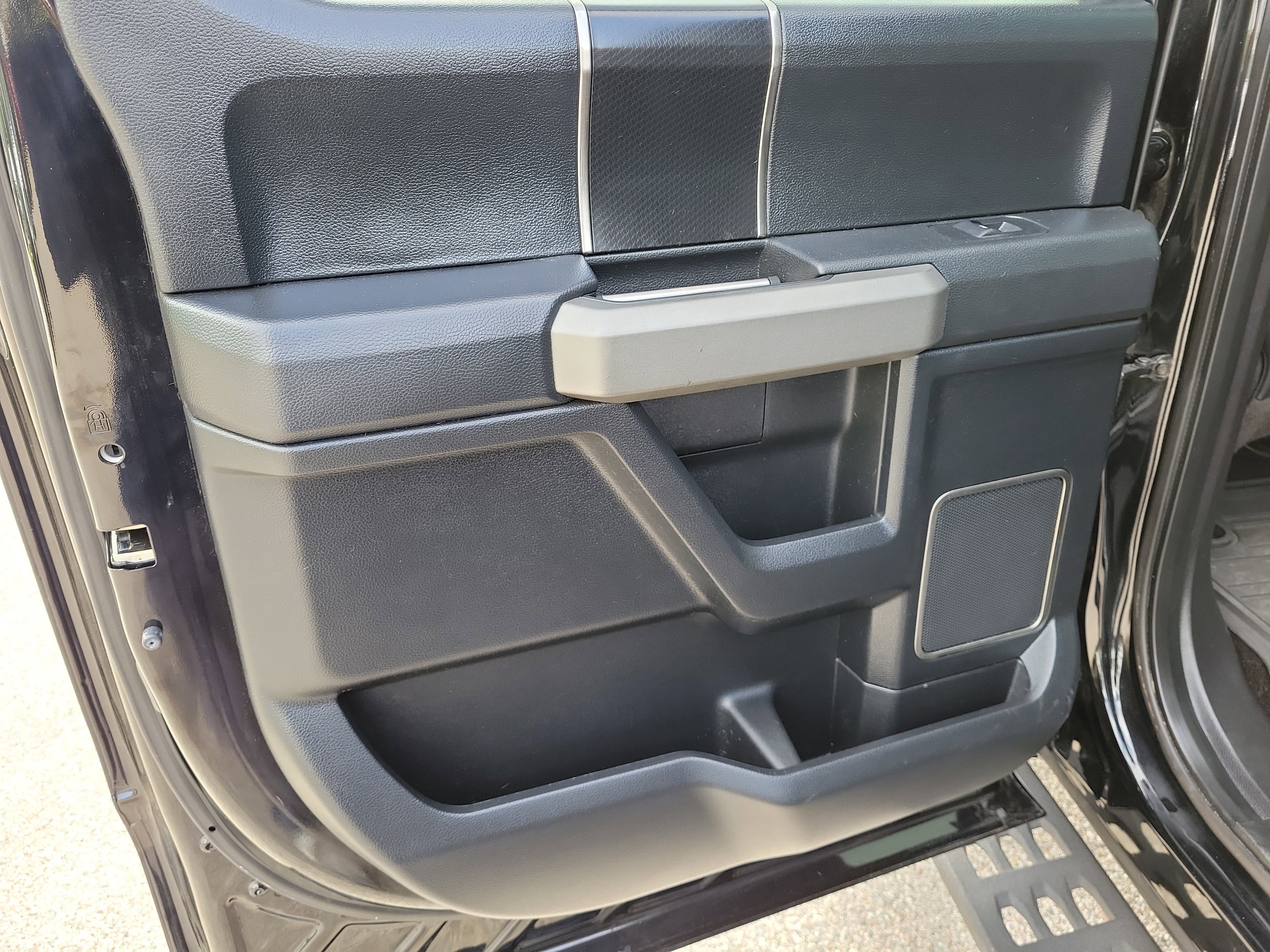 Used 2018 Ford F150 Raptor w/ Equipment Group 802A Luxury image 20