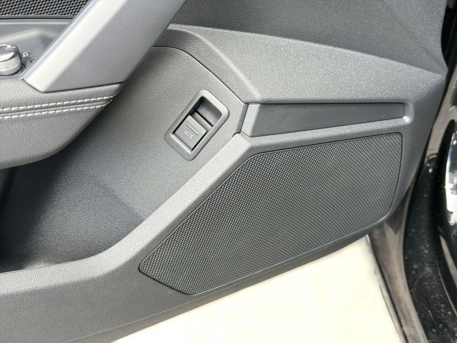 Used 2025 Audi A3 2.0T Premium w/ Convenience Package image 23