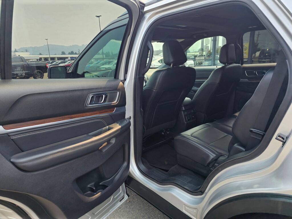 Used 2019 Ford Explorer Limited w/ Class III Trailer Tow Package AWD/4WD image 17