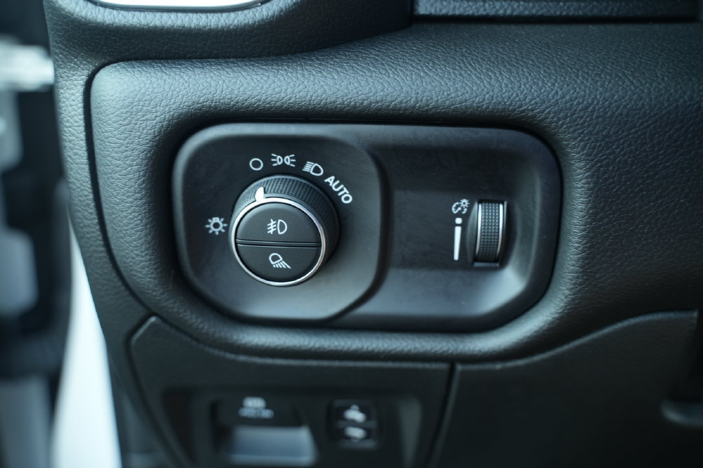 Used 2023 RAM 1500 Big Horn AWD/4WD image 32