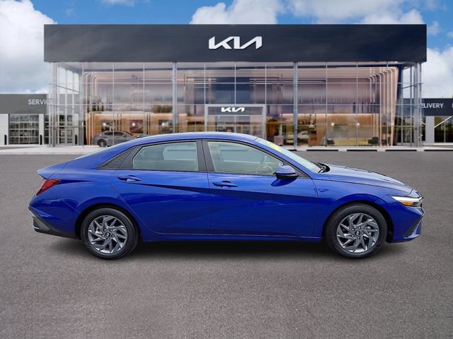 Used 2024 Hyundai Elantra SEL FWD image 7