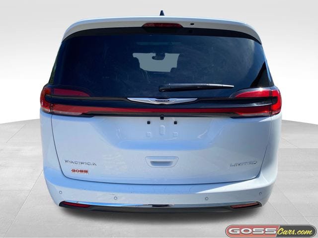 Certified 2026 Chrysler Pacifica Limited FWD image 4