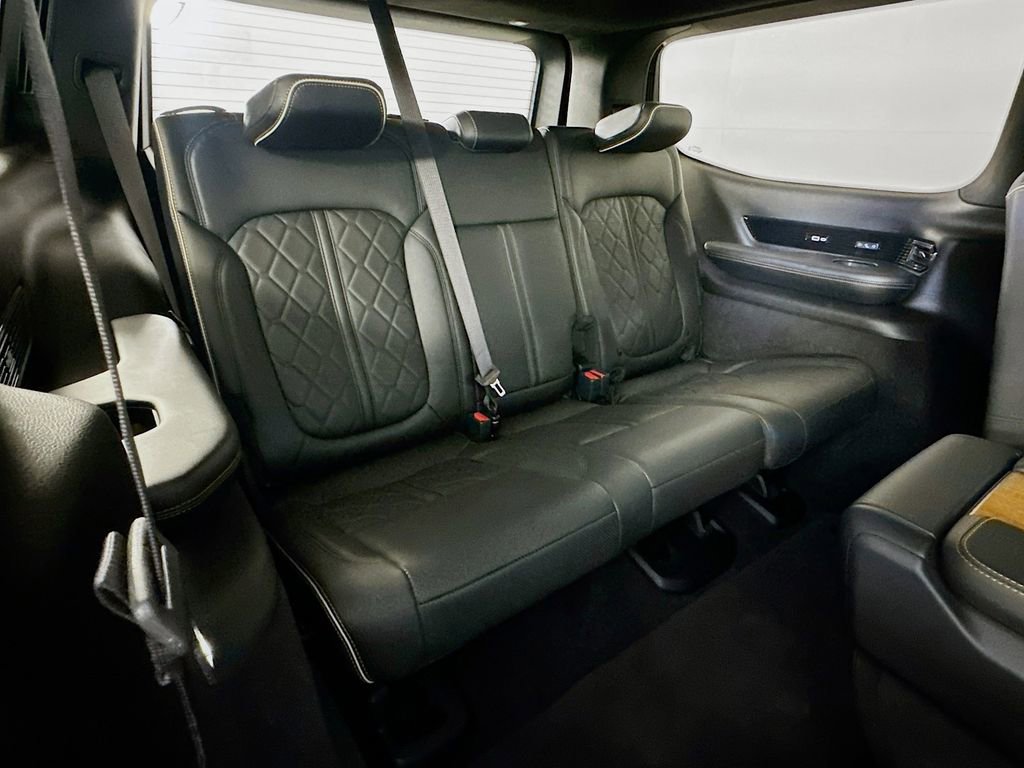 Used 2022 Jeep Grand Wagoneer Series III image 14