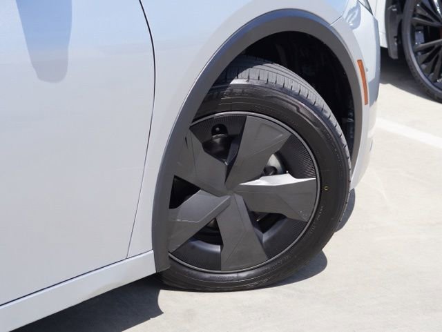 Used 2024 Toyota Prius LE image 8