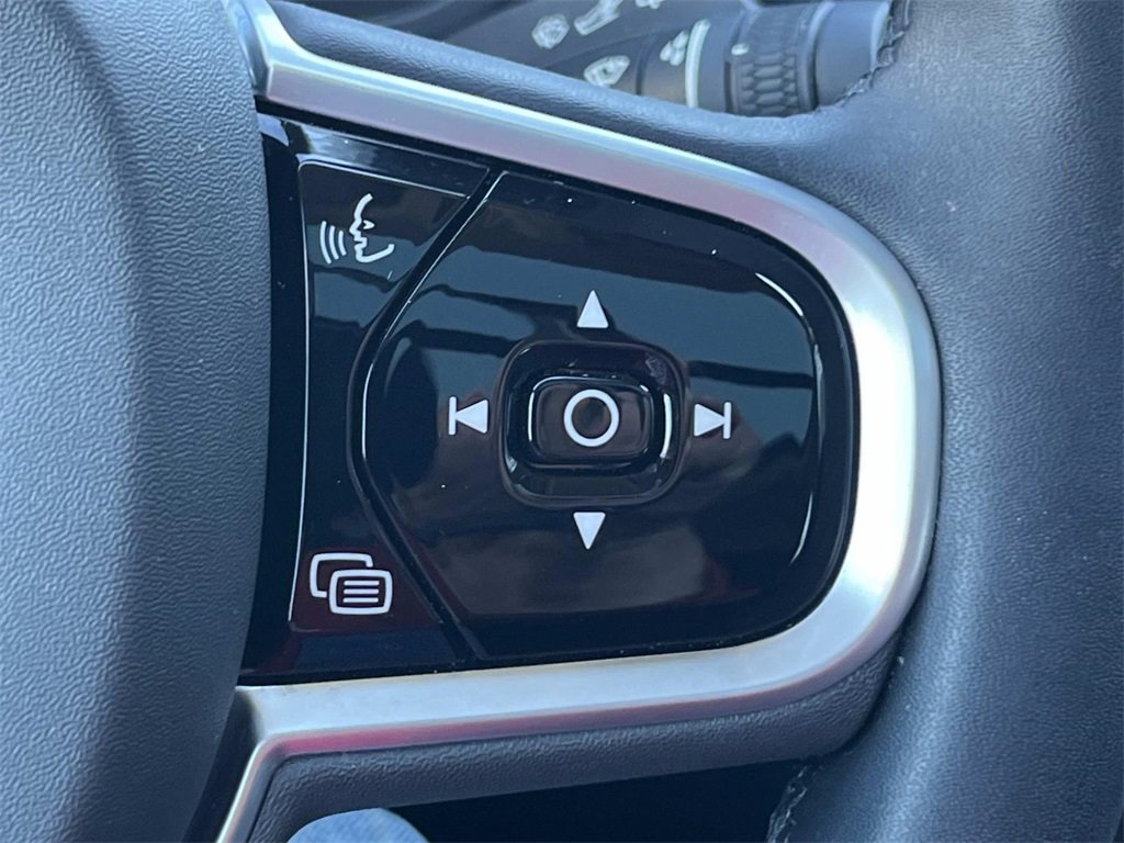 Used 2023 Volvo XC60 B5 Ultimate image 31
