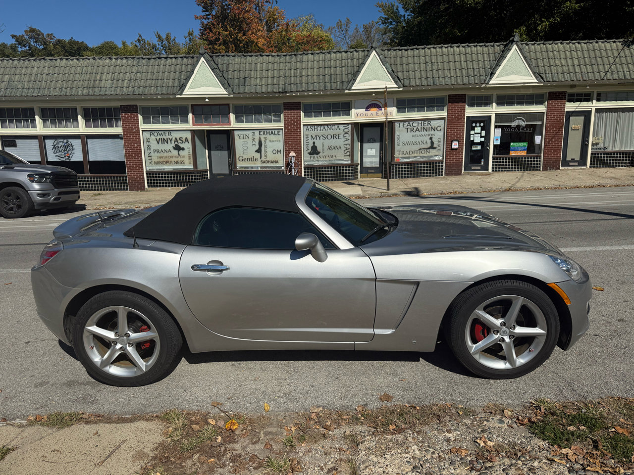 Used 2008 Saturn Sky w/ Premium Trim Package image 8