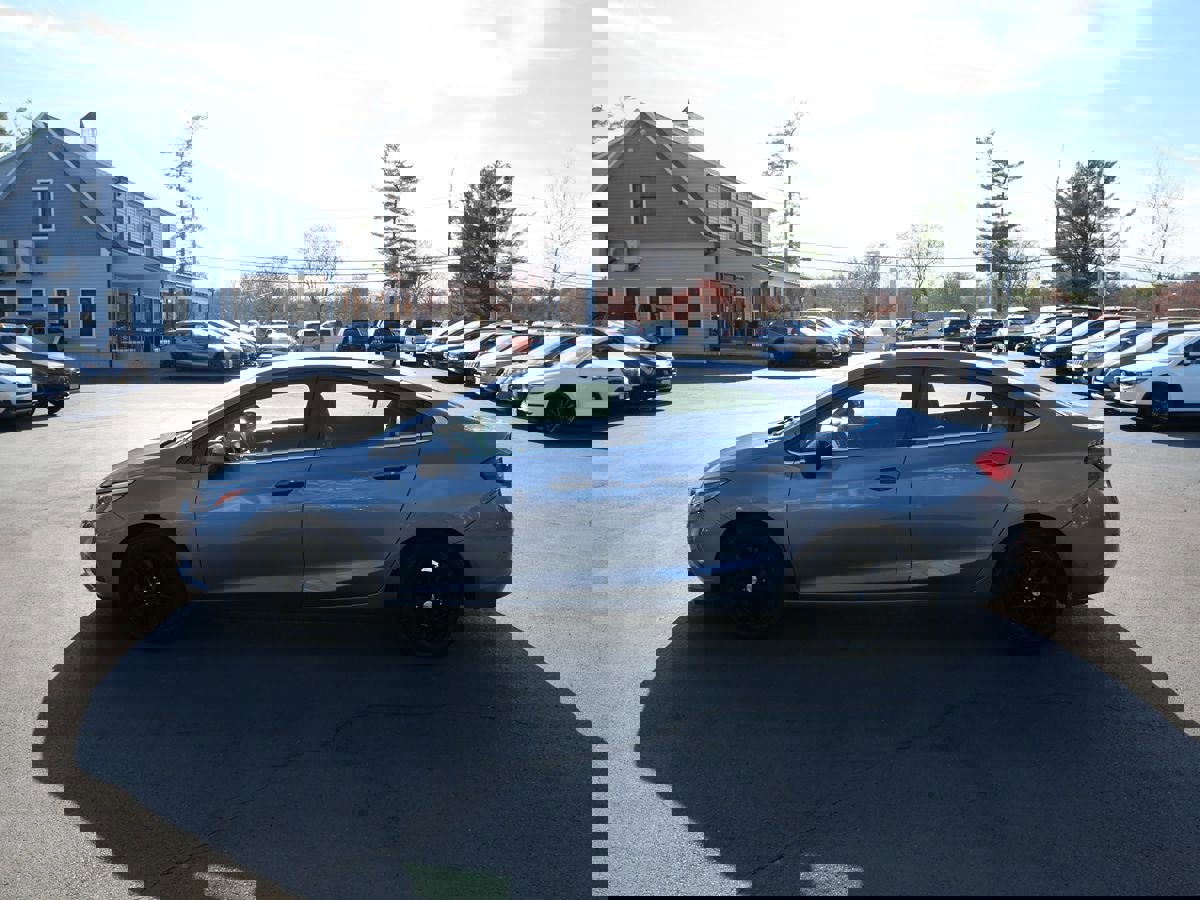 Used 2018 Chevrolet Cruze LT w/ Convenience Package FWD image 7