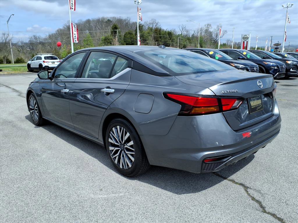Used 2024 Nissan Altima 2.5 SV image 3