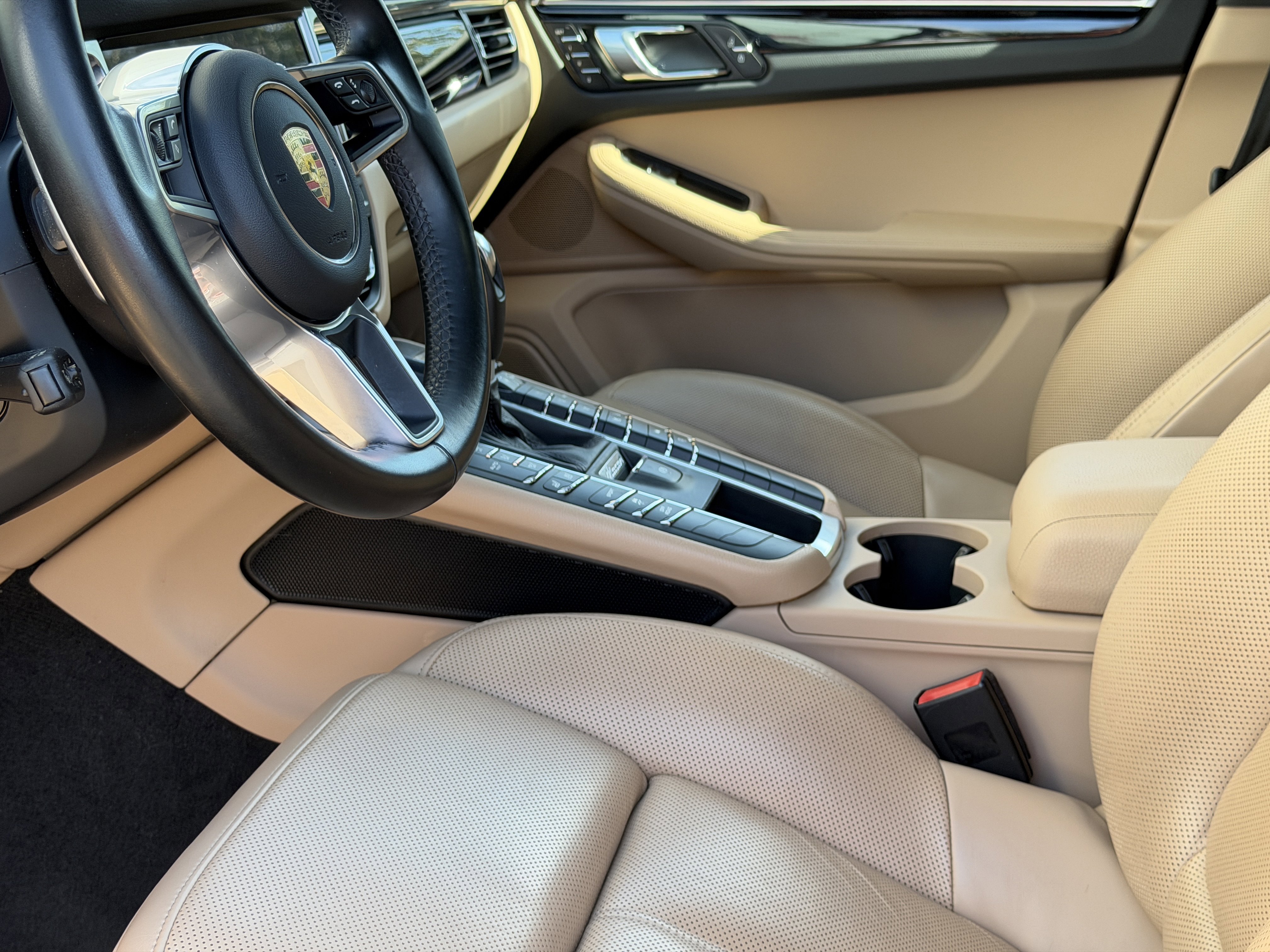 Certified 2021 Porsche Macan S image 4