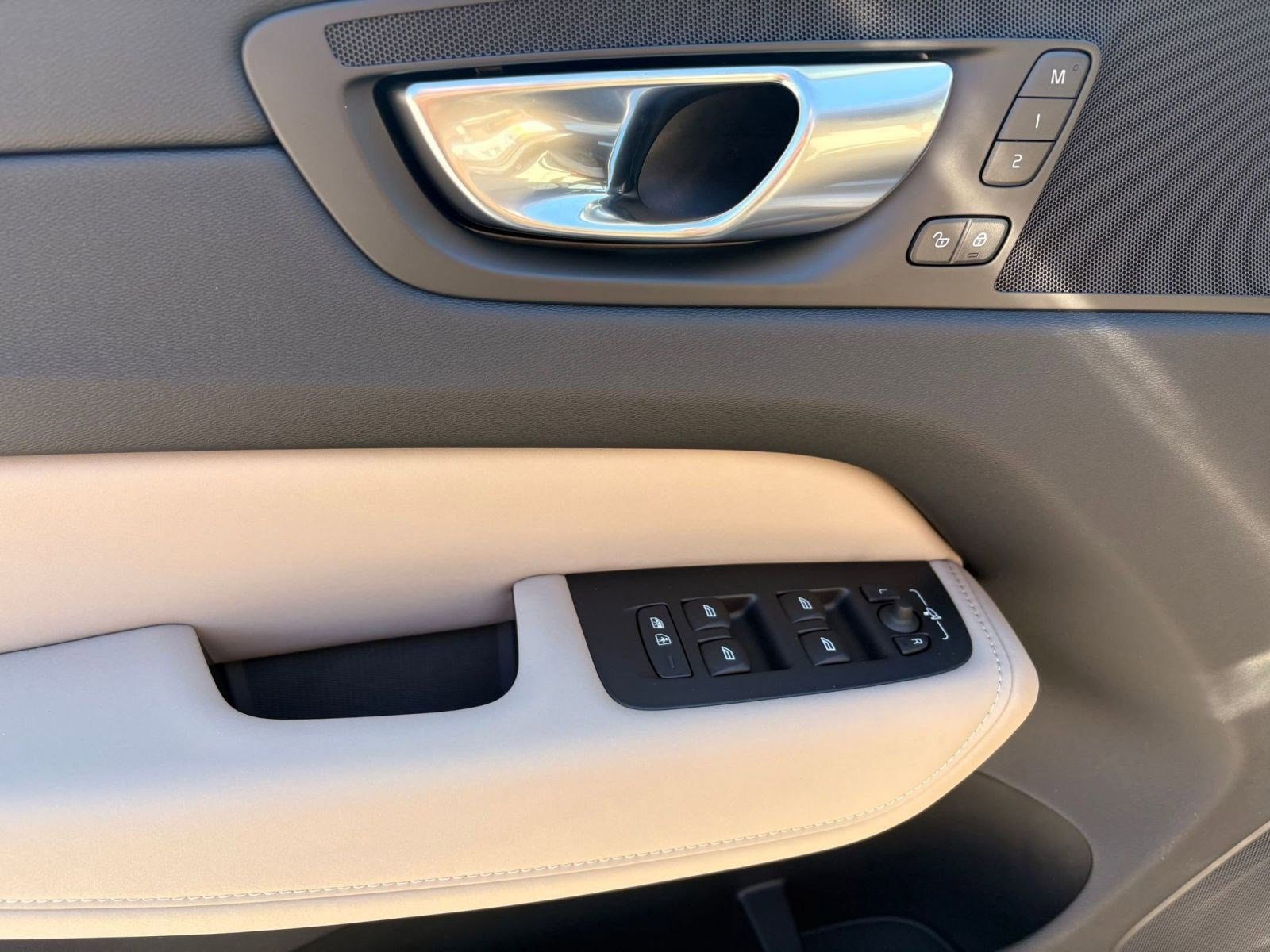 New 2026 Volvo XC60 B5 Plus w/ Climate Package image 13