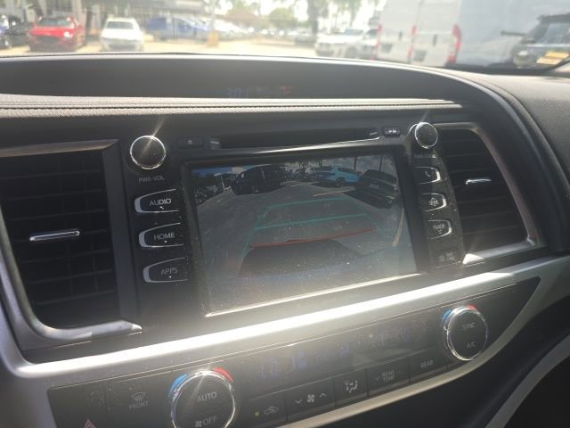 Used 2018 Toyota Highlander XLE image 23