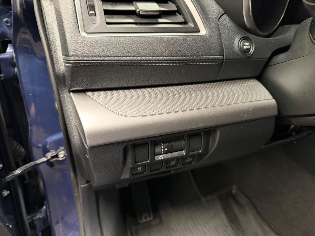 Used 2019 Subaru Outback 2.5i Premium w/ Popular Package #2 AWD/4WD image 9