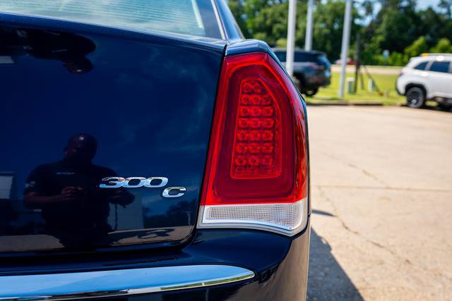 Used 2017 Chrysler 300 C RWD image 17