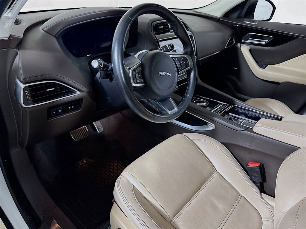 Used 2019 Jaguar F-PACE Prestige image 7