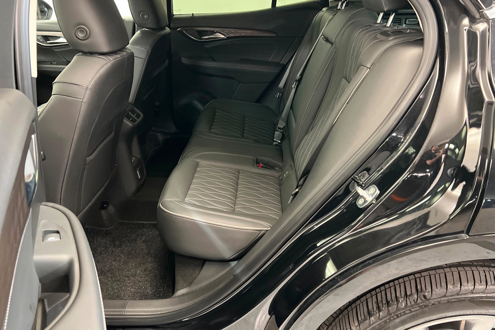 Used 2023 Buick Envision Avenir image 22