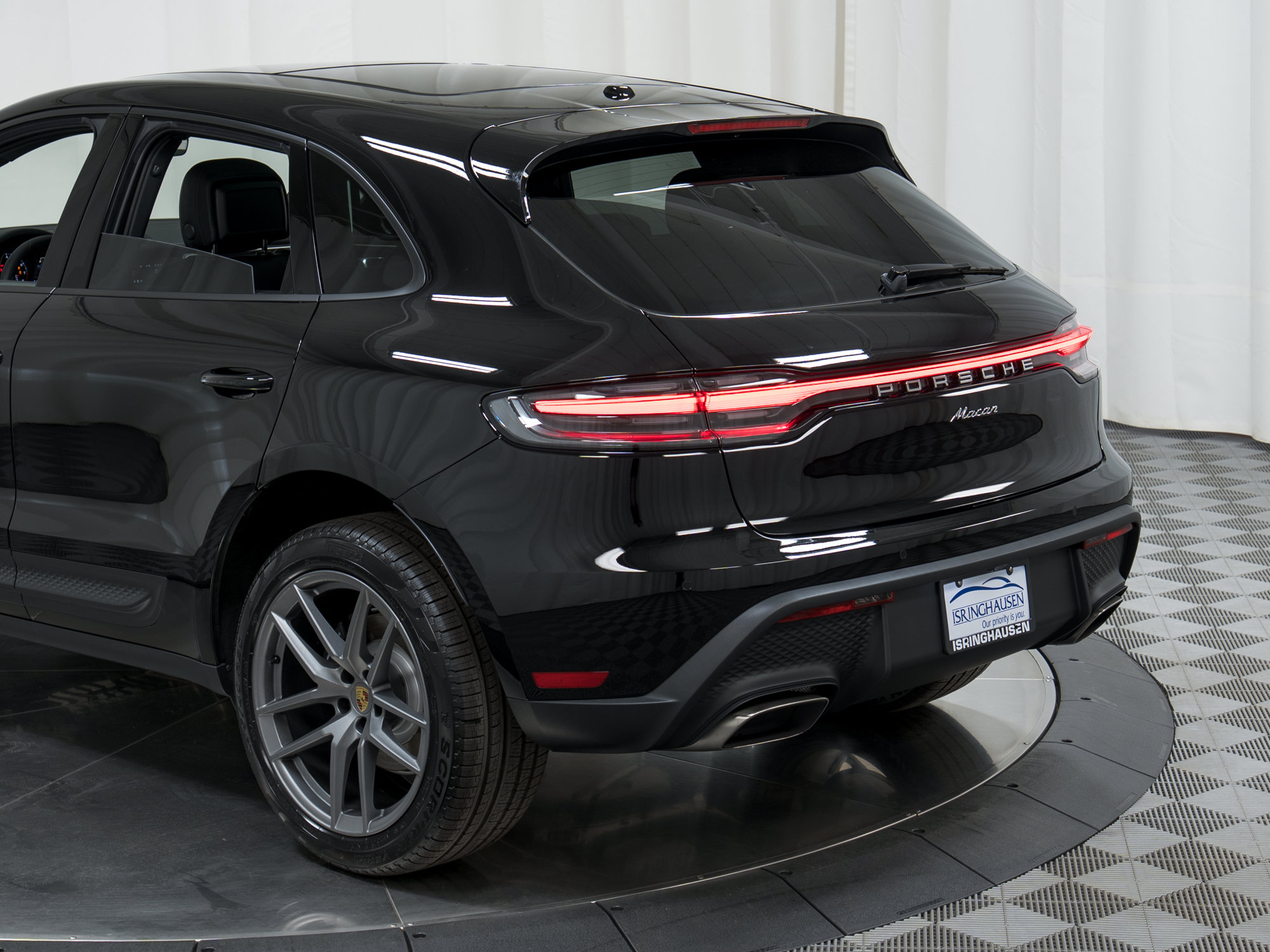 Used 2026 Porsche Macan AWD/4WD image 31