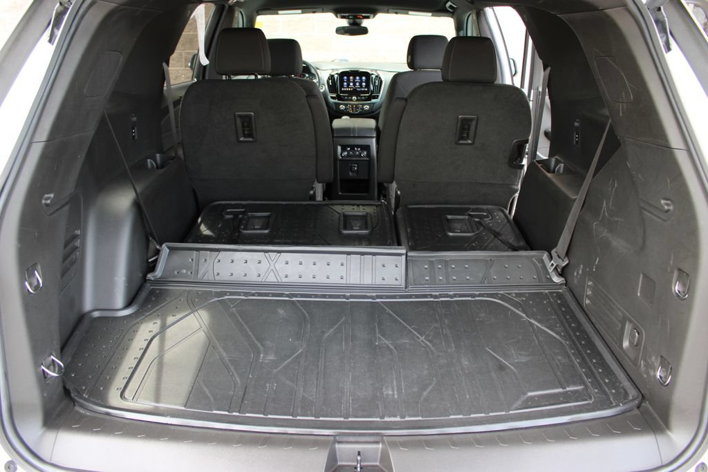 Used 2022 Chevrolet Traverse LT FWD image 37