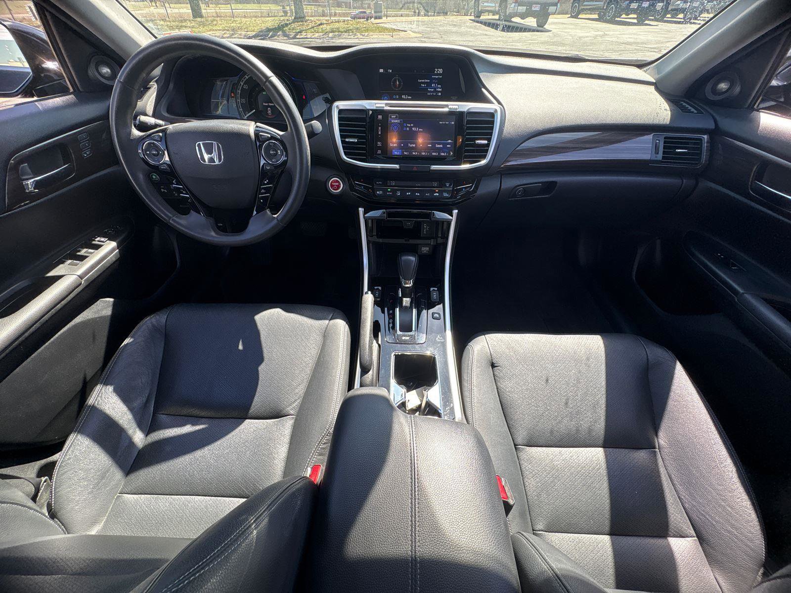 Used 2017 Honda Accord Touring image 13